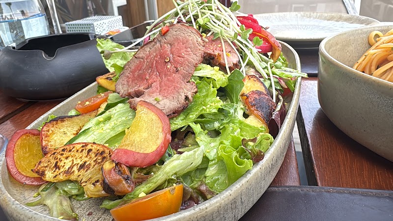 Crimson Bar & Grill, Cairo, Egypt. - صورة 3