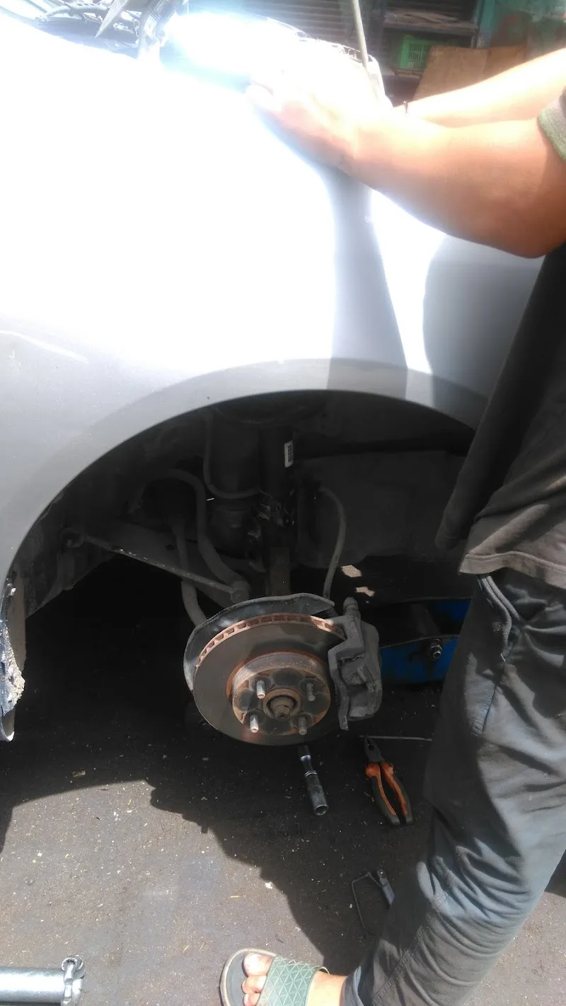 ورشة أيمن راجح - عفشة سيارات - صورة 1