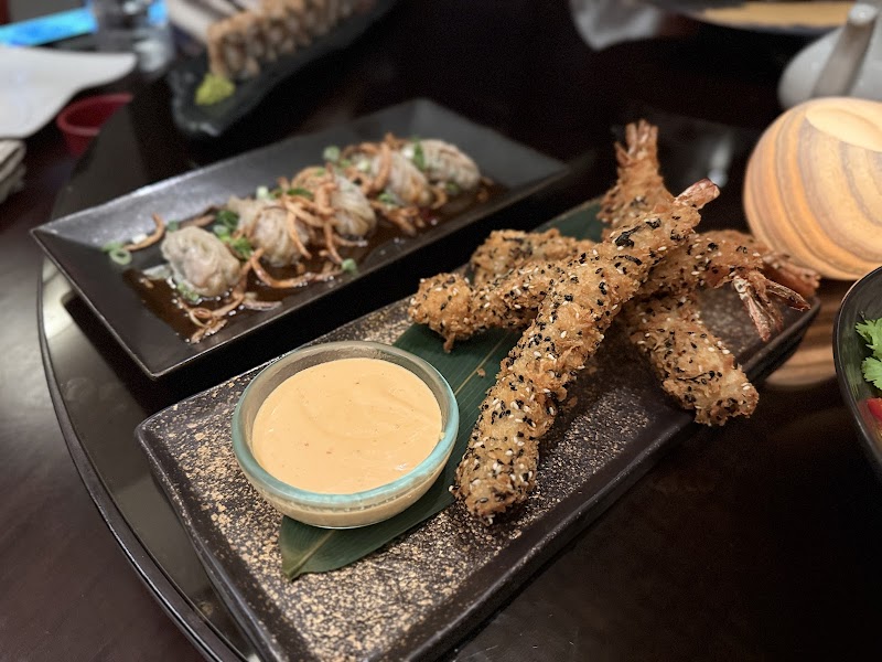 SAIGON RESTAURANT & LOUNGE - Photo 3