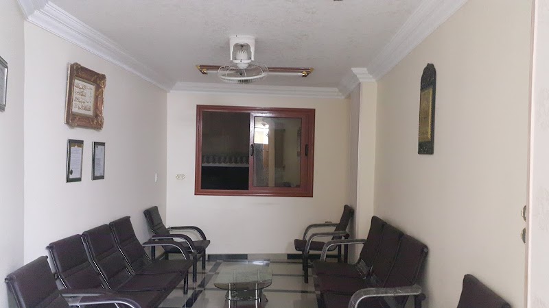 د. أشرف العزب – دكتوراة واستشاري جراحة الركبة والكتف ومناظير المفاصل والمفاصل الصناعية – المنصورة - Photo 2