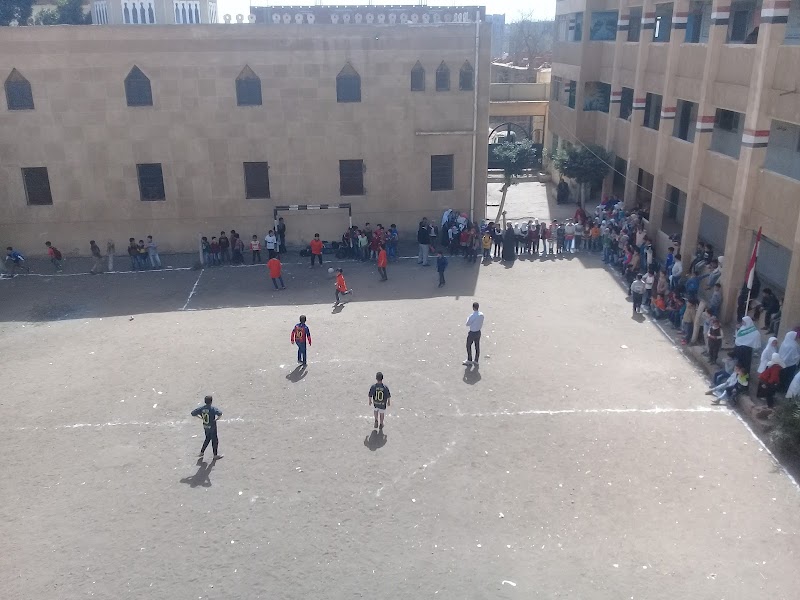 معهد بنين وبنات ابتدائي وبنات ثانوي - Photo 1