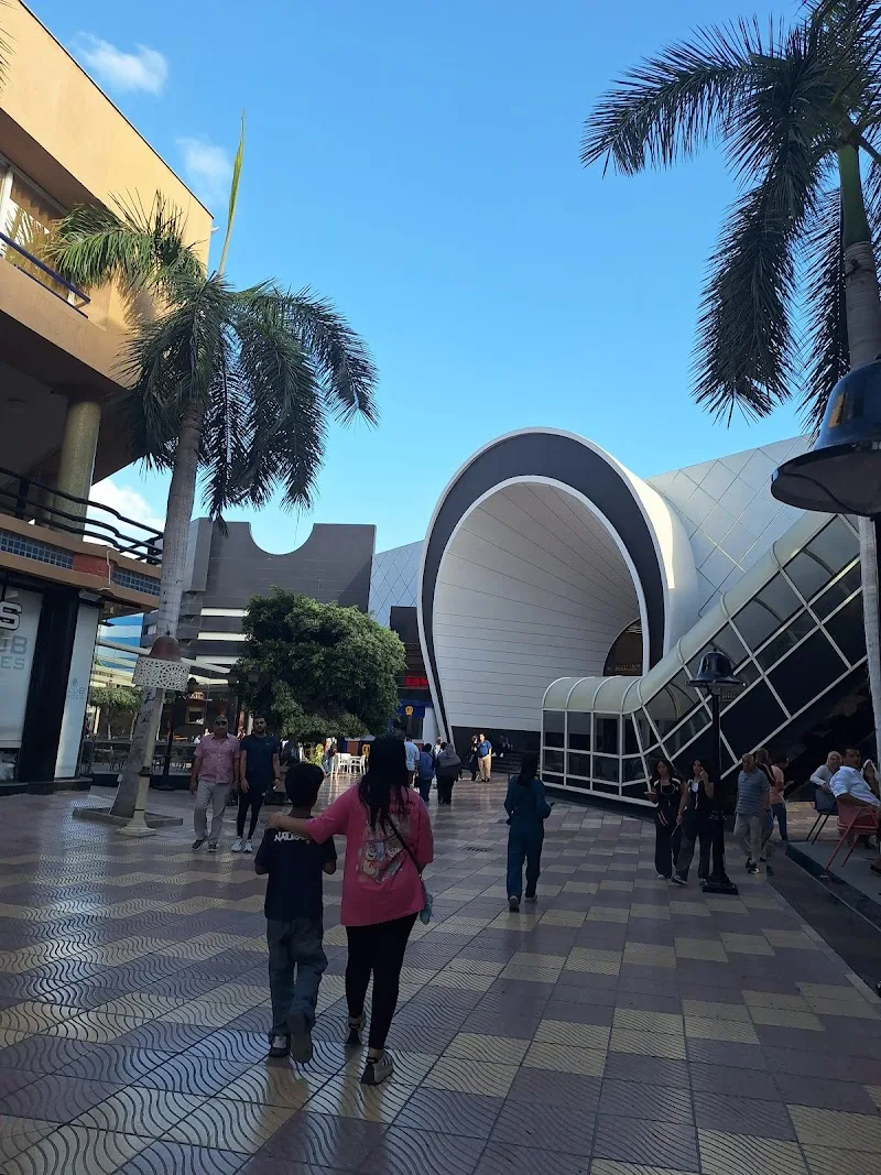 Green Plaza Cinemas - Photo 2