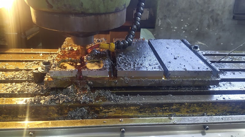 الايمان لخراطة CNC وتصنيع الاسطمبات وقطع الغيار