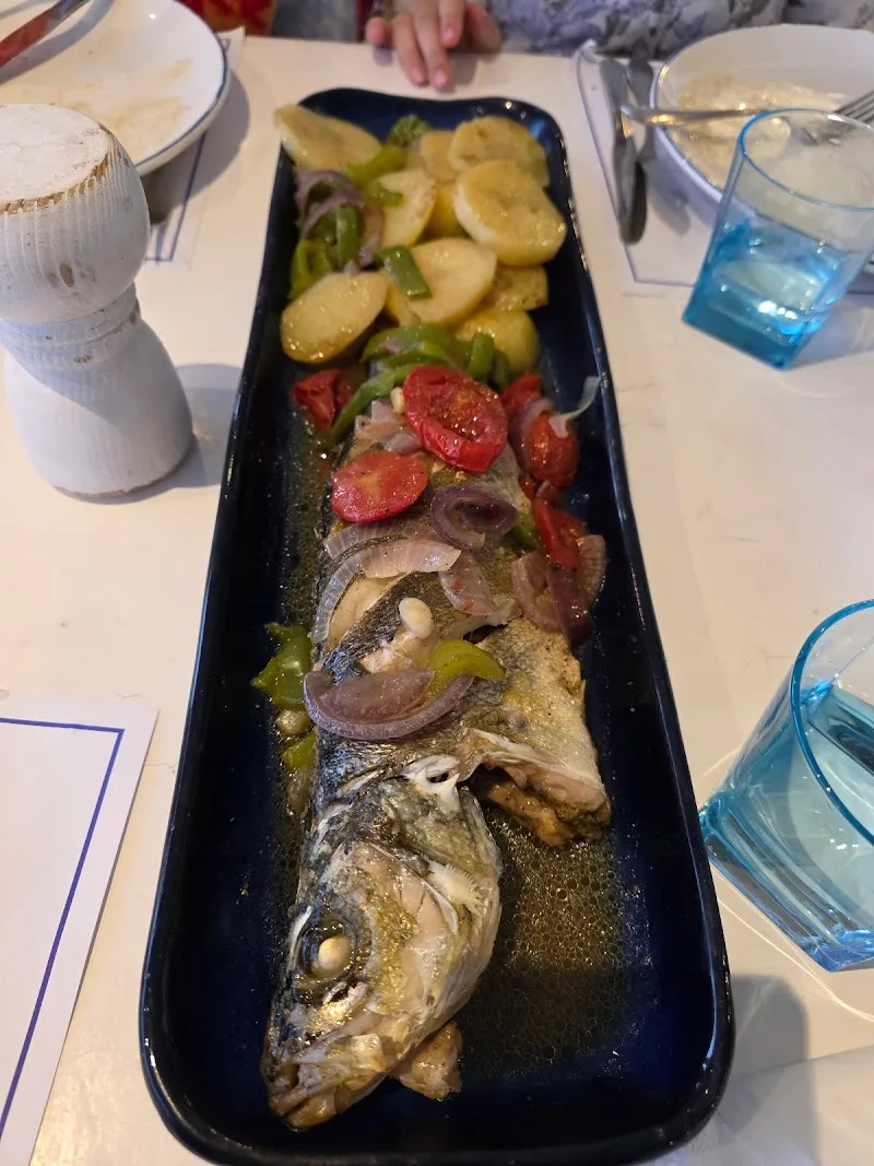 وايت أند بلو - صورة 2