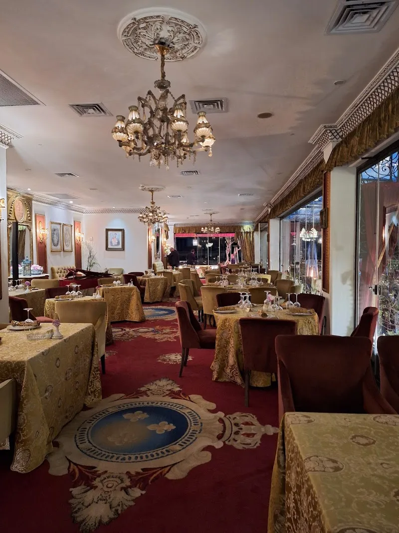 Sky view restaurant Le Metropole hotel - صورة 3