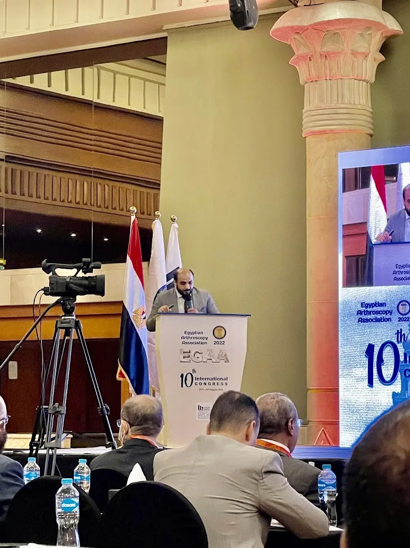 دكتور أشرف العزب : عيادة الركبة والكتف واصابات الملاعب لجراحات العظام ومناظير المفاصل - صورة 1