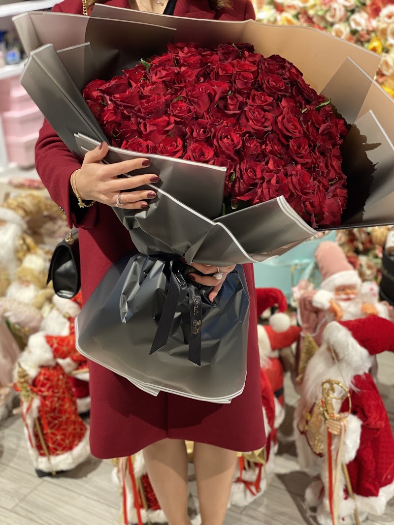 بائعة الورد - Photo 1