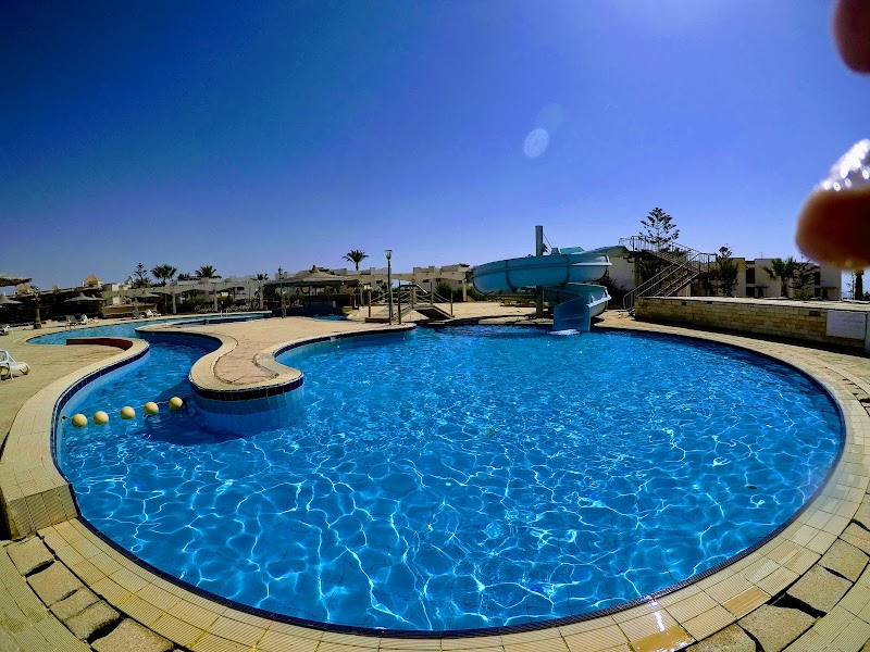 Pool Bar - Royal Beach Resort - Photo 1