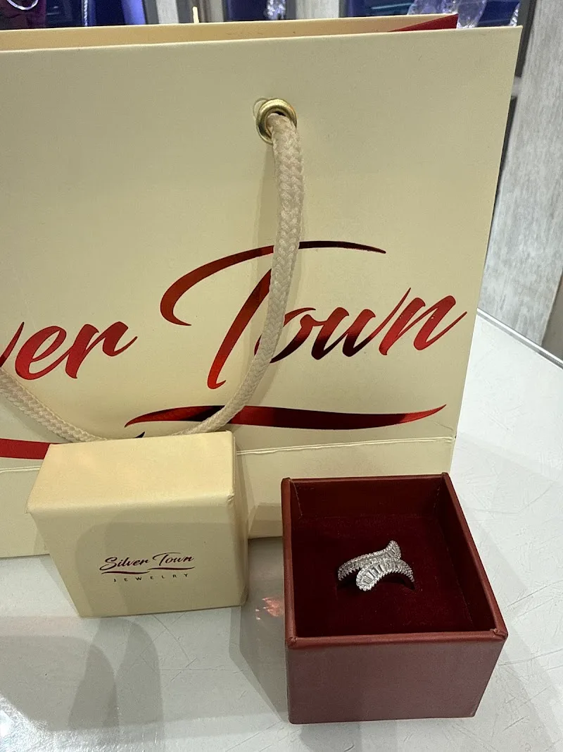 سيلفر تاون - صورة 1