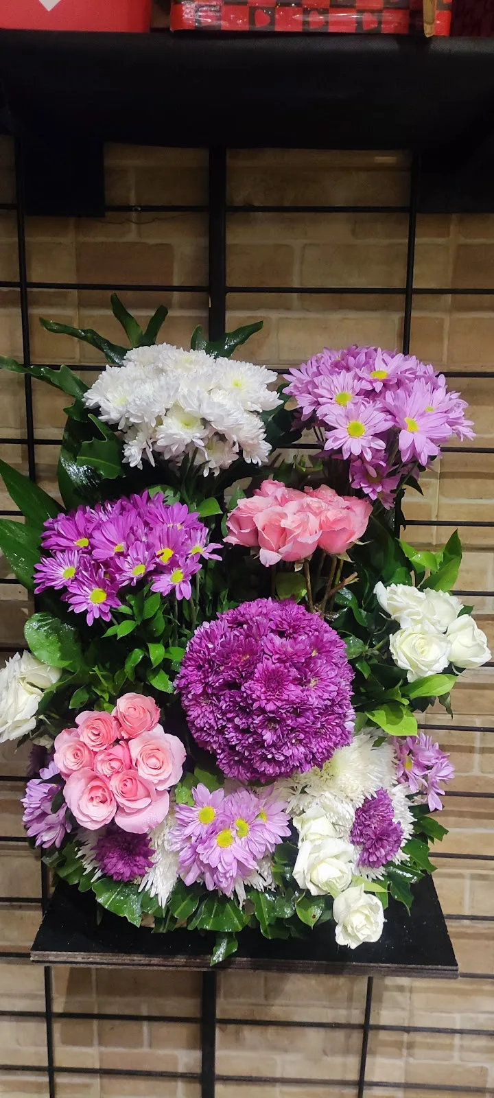 Four Seasons Flowers shop - صورة 3