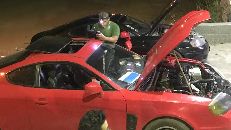 مركز دكتور السيارات فحص كمبيوتر وبرمجه وصيانه جميع انواع السيارات