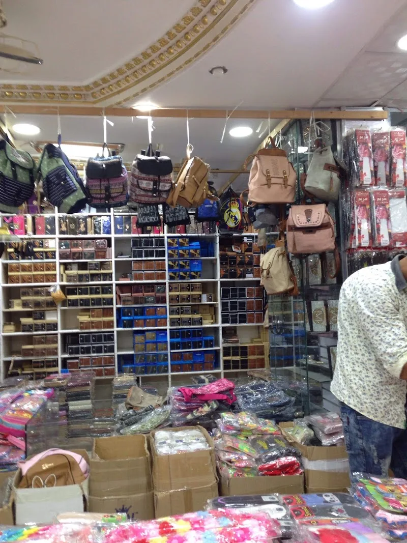 مكتبة ياسمينا للأدوات المدرسية و الهدايا - Photo 2
