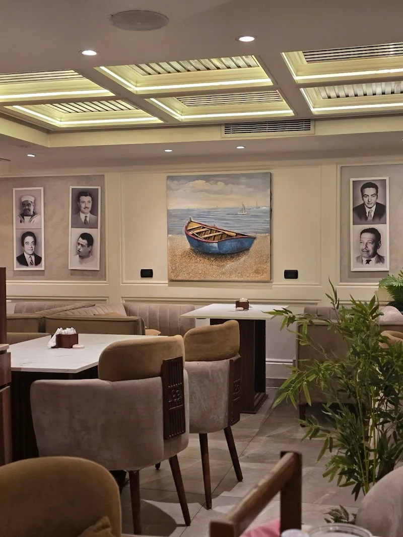 old street cafe and restaurant - Photo 3