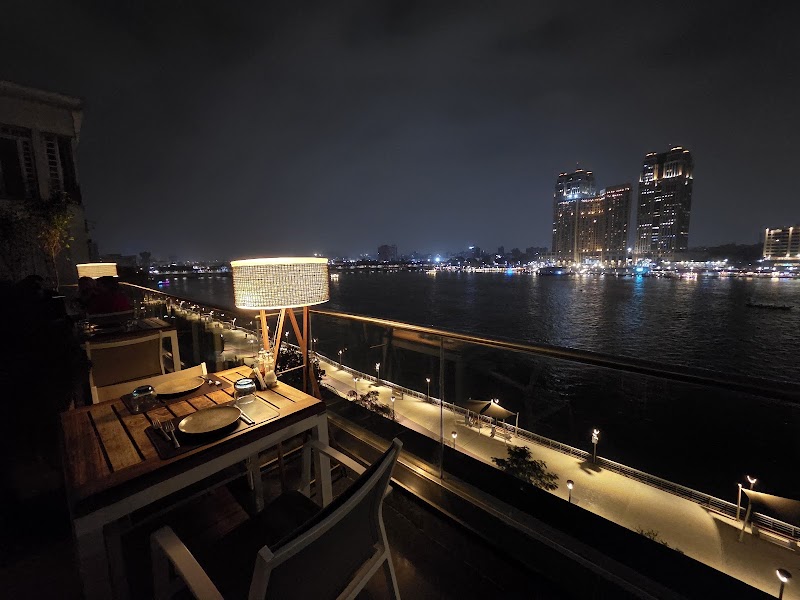 Crimson Bar & Grill, Cairo, Egypt. - صورة 2