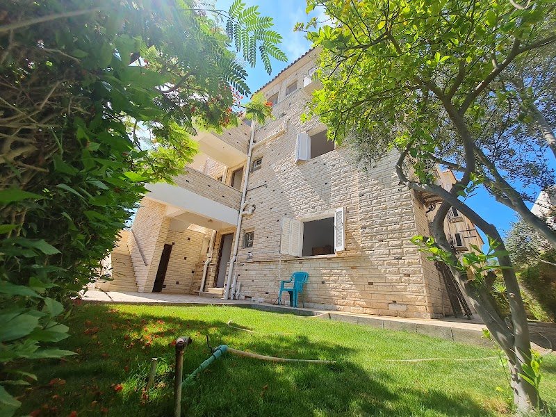 RE/MAX AVALON - Photo 1