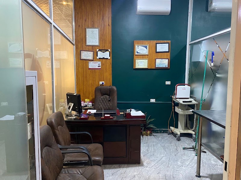 LA CLÍNICA Center - Photo 1