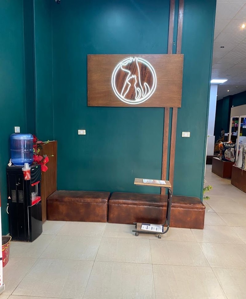 LA CLÍNICA Center - Photo 2