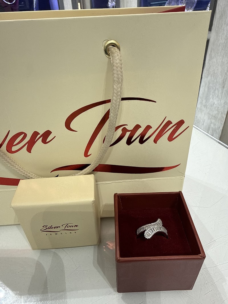 Silver Town - Photo 1