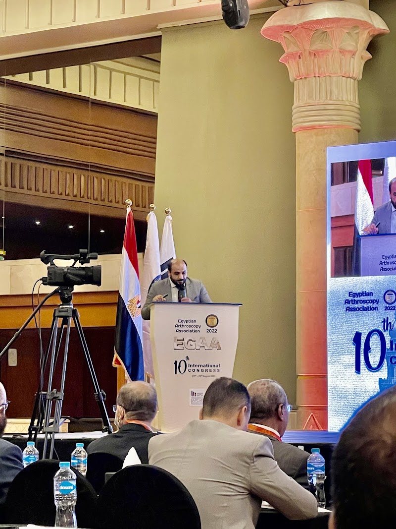 د. أشرف العزب – دكتوراة واستشاري جراحة الركبة والكتف ومناظير المفاصل والمفاصل الصناعية – المنصورة - Photo 1