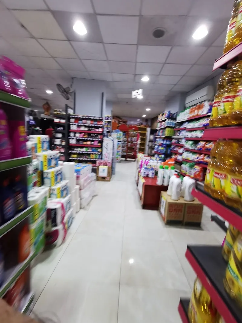 One market - Photo 1