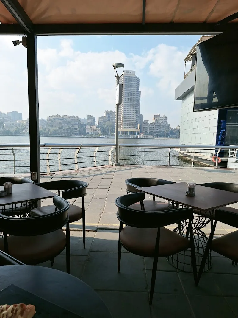 La Una Restaurant & Cafe