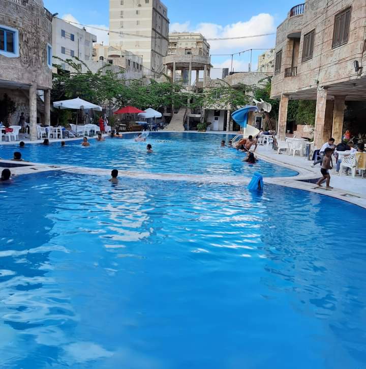 شاليهات إيجار و حمام سباحة و سينما و مطعم و كافيه - صورة 1