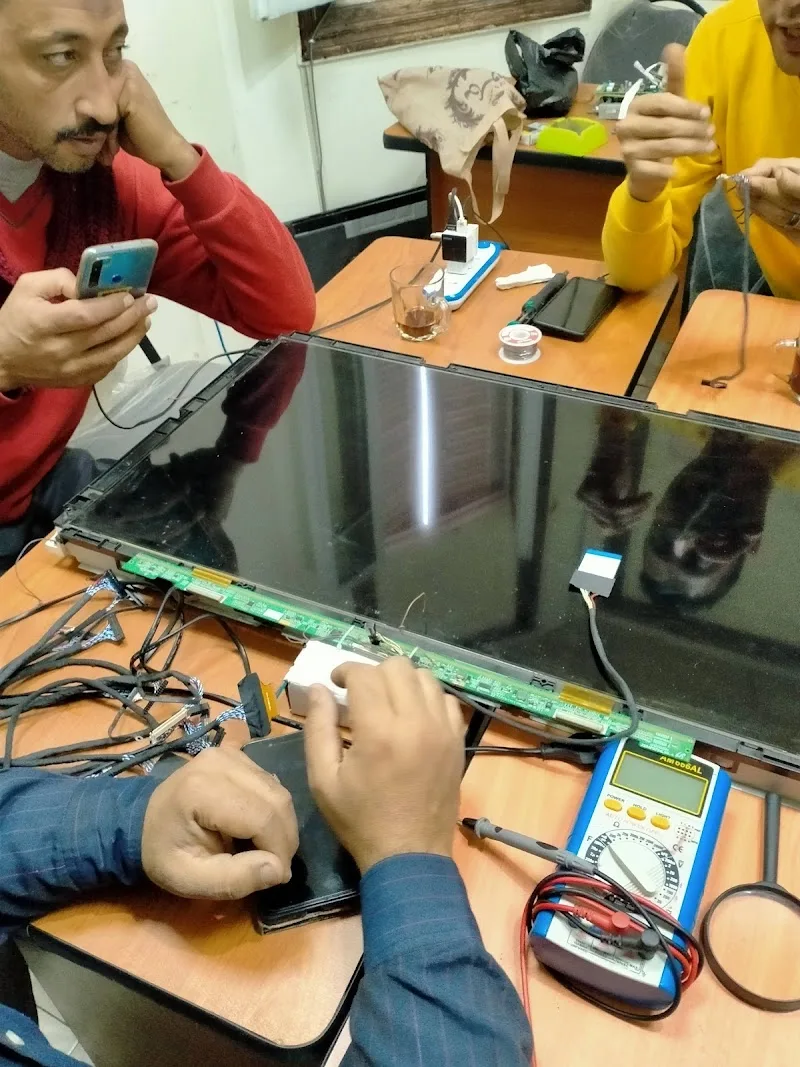 اكاديمية مصر لعلوم الالكترونيات - صورة 3