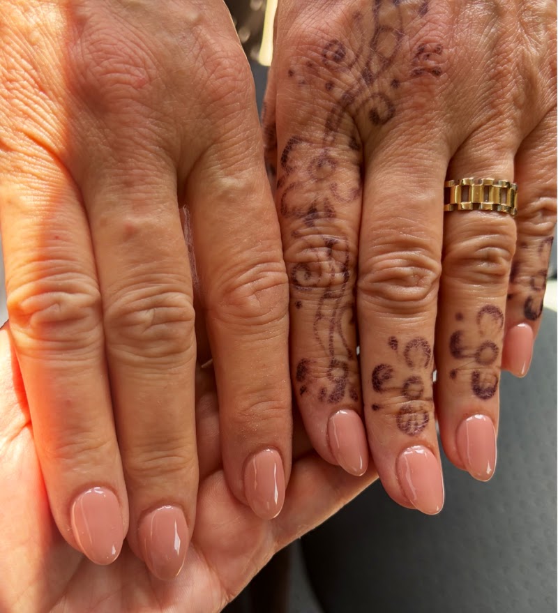 Malika and Mo Nails Salon - Photo 3