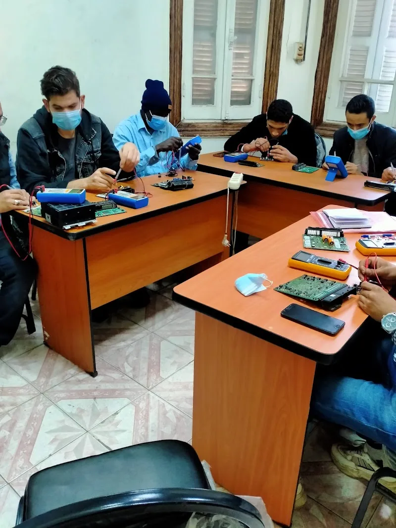 اكاديمية مصر لعلوم الالكترونيات - صورة 2