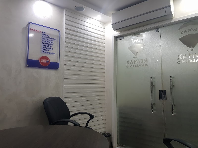 RE/MAX AVALON - Photo 2