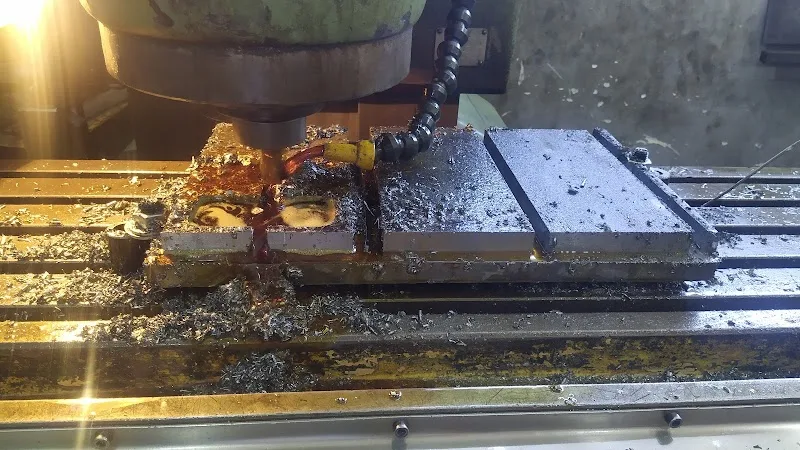الايمان لخراطة CNC وتصنيع الاسطمبات وقطع الغيار