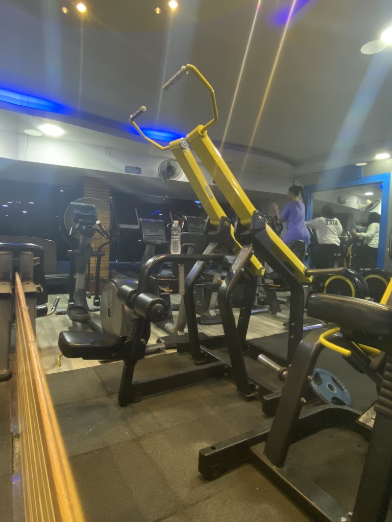 نادي صحي بلو ويفز