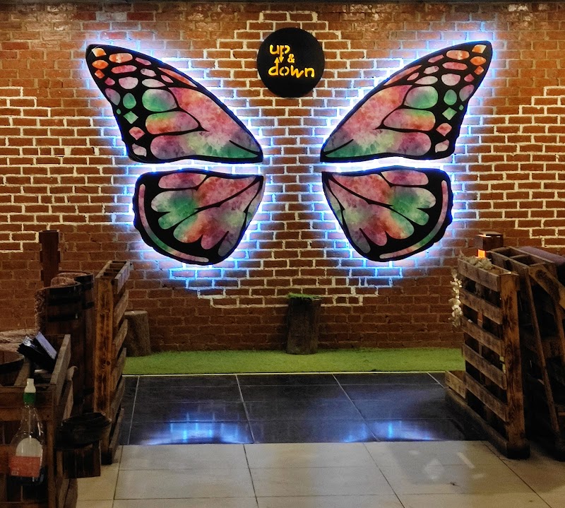 Up & Down Cafe UnderGround - صورة 2