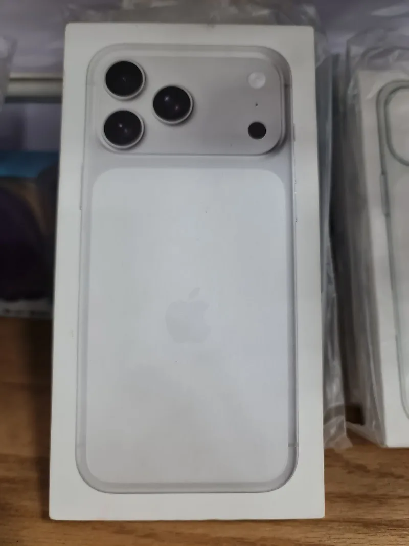 Select - Photo 1