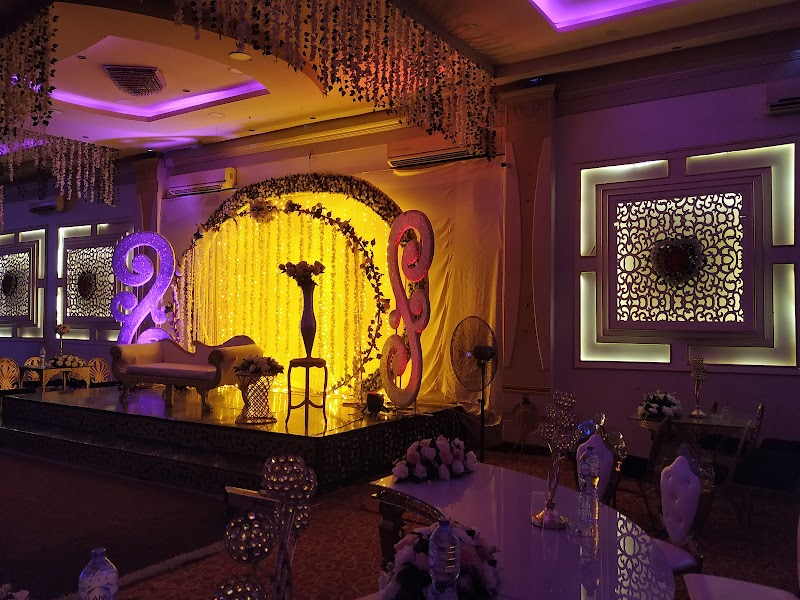 قاعة هاف مون