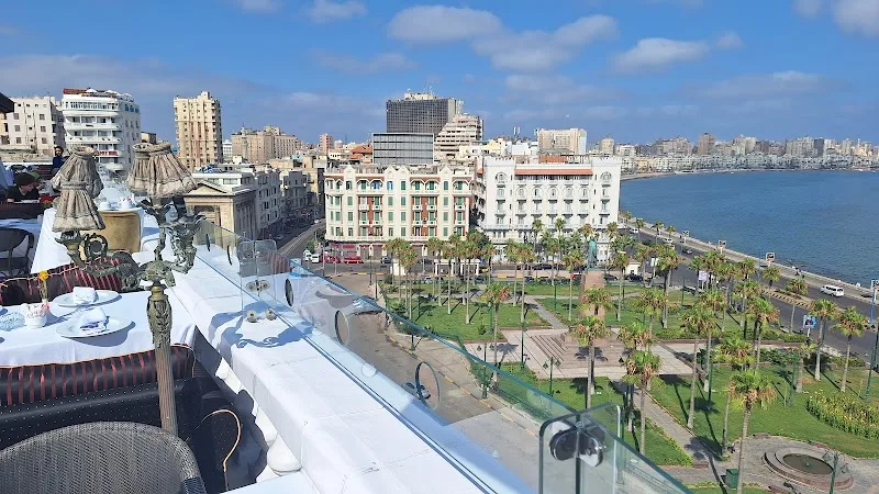 Sky view restaurant Le Metropole hotel - صورة 2