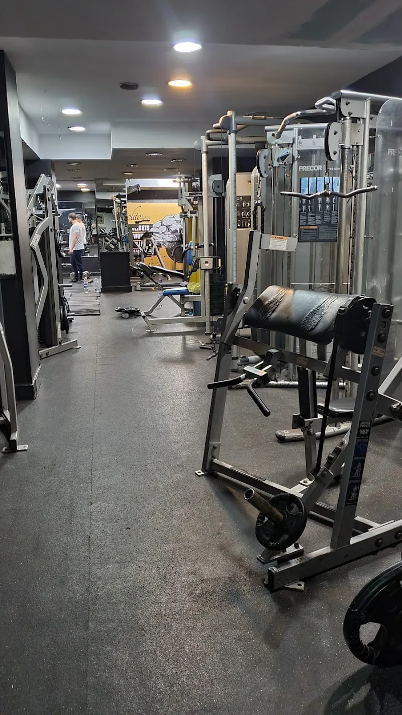 Gym & Fitness Club - صورة 2