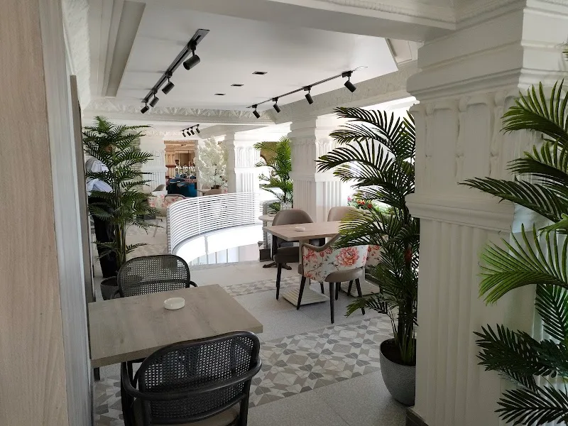 Cafe de la Paix