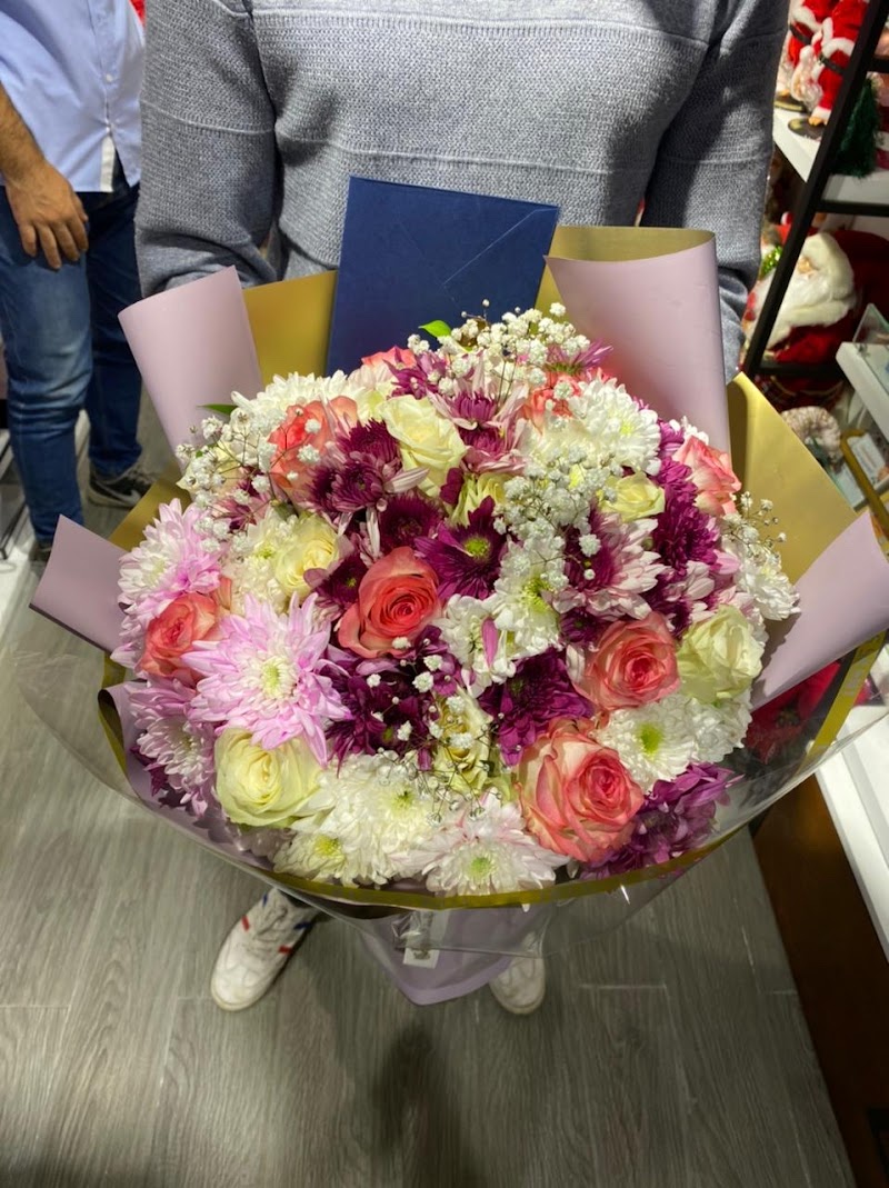 بائعة الورد - Photo 3