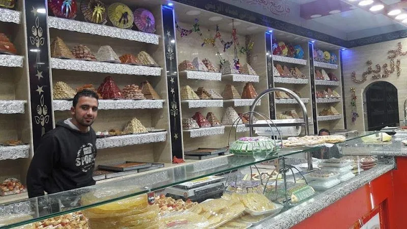 حلواني عماد الزيني الفرع الرئيسي - Photo 3
