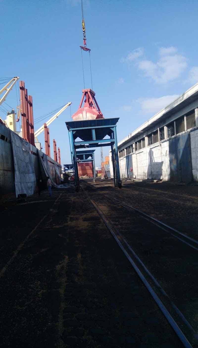 Company Shipment and Emptying - Photo 1