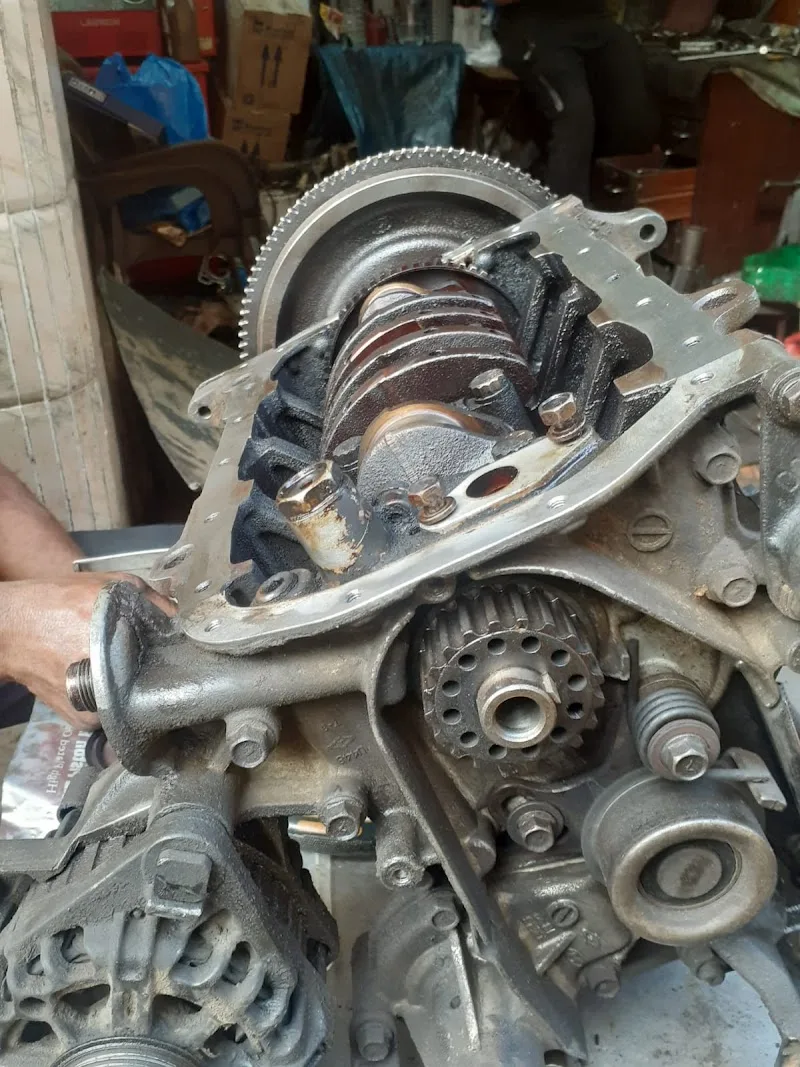 وليد حموده لصيانه السيارات بالحضره القبليه الإسكندرية - Photo 2