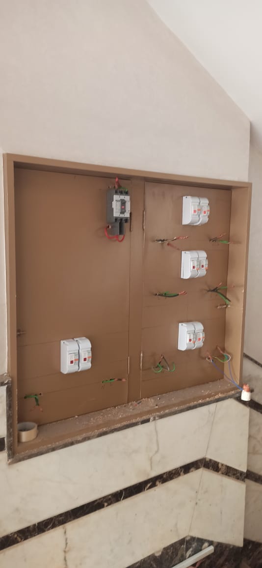 صيانة منزلية وتشطيبات كهرباء منزلي