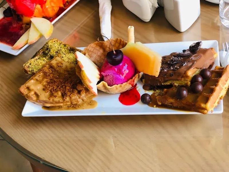 Tokyo café and restaurant - Photo 3