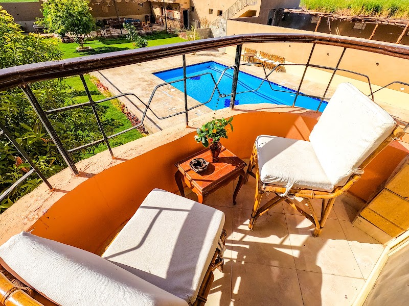 New Memnon Hotel and Restaurant - صورة 1