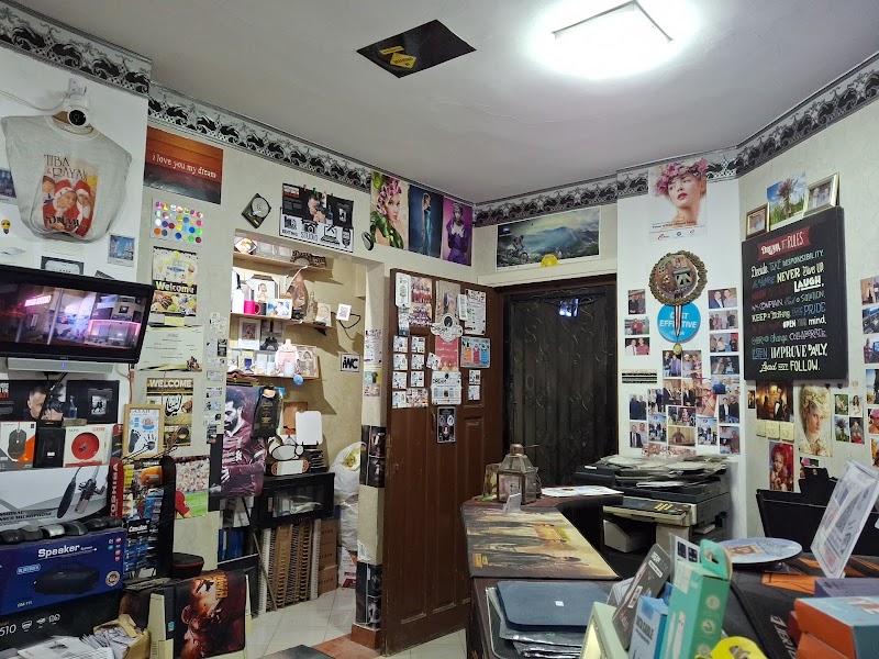 Instant photography studio