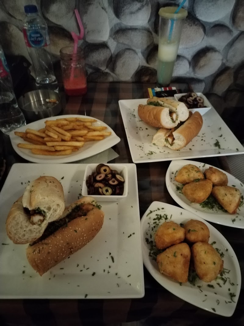 Tree Cafe - Photo 2
