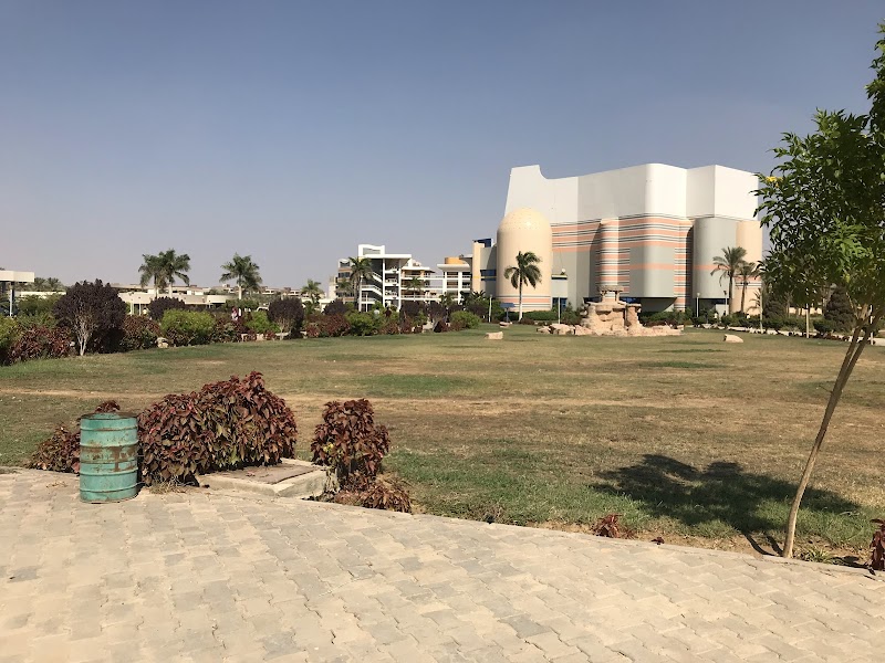 جامعة العاشر من رمضان - اى ايه يو