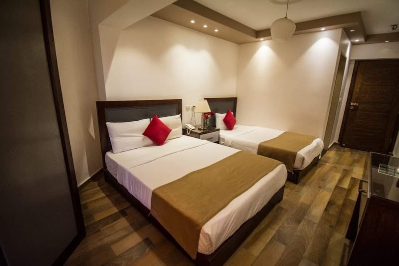 RIVER EDGE HOTEL - Photo 2