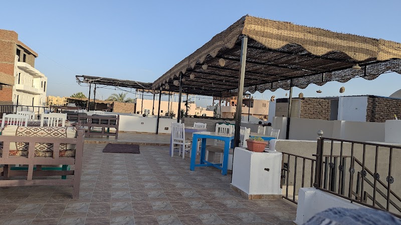 Sunflower Nile roof restaurant - صورة 1